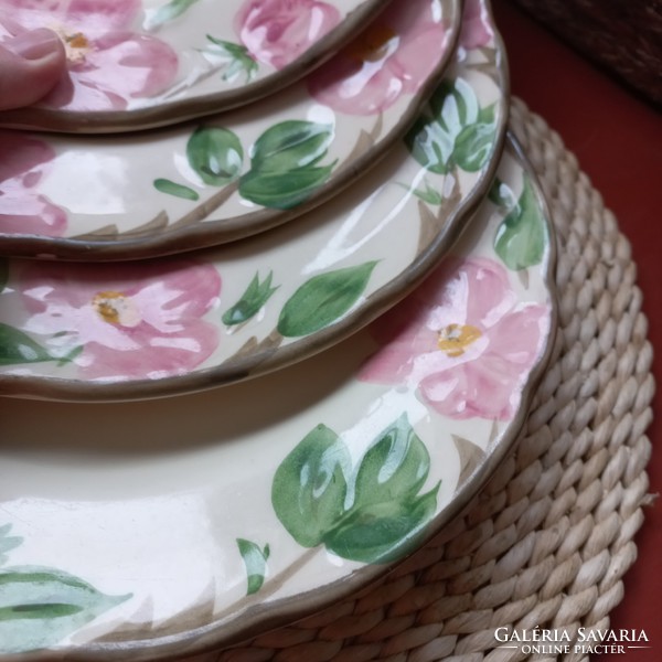 4 earthenware flat plates/bowls with flowers / the price applies to 1 piece/