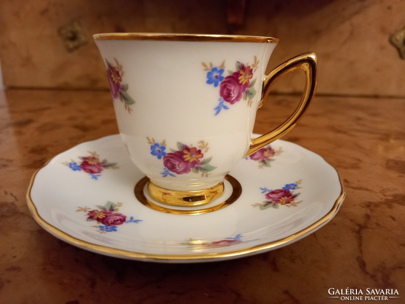 Hibátlan, dúsan aranyozott virágos csésze (RGK Czechoslovakia 1928-1938 között gyártott)