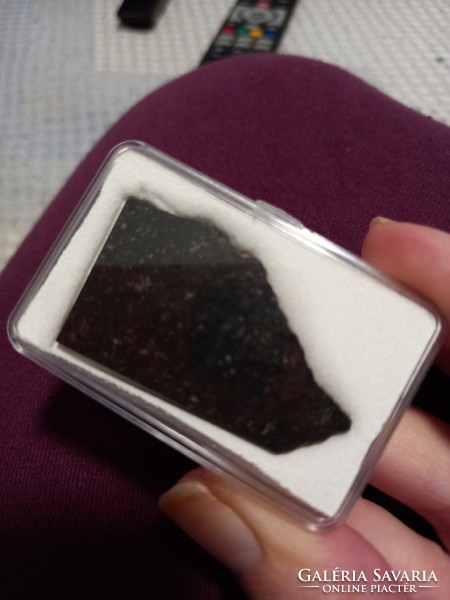 NWA11434 szép  27.6 gr kondrit meteorit  polírozott lapvágat