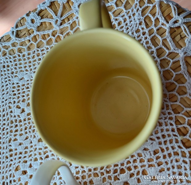 Kerámia csésze, bögre fehér és halvány sárga színben