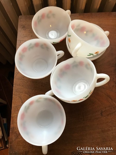 Retro-pirex floral tea cups. 7 pcs .Injury-free condition./Arcopal france / 11 cm in diameter