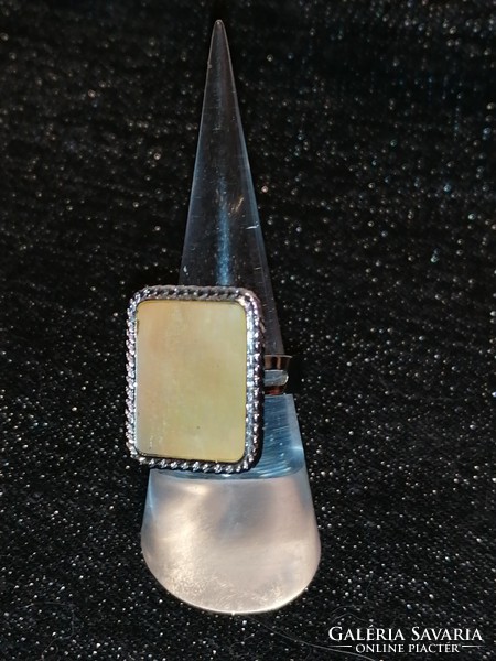 Mother of pearl ring (144)