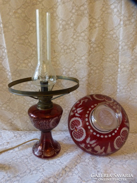 Kerosene lamp / glass.