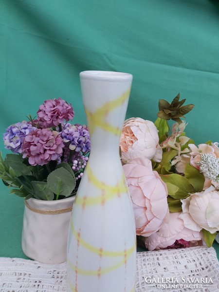 Ritka Gránit 23.5 cm magas csíkos sárga  váza  nosztalgia darab ,gyűjtői