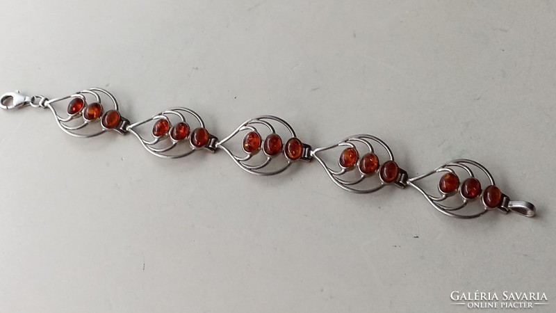 Silver bracelet decorated with amber stones 925