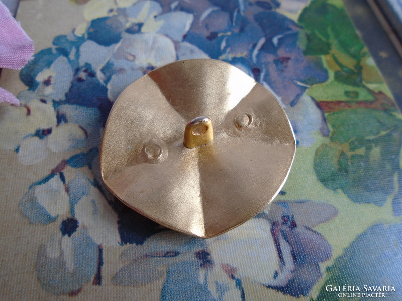 Gold colored metal button, brooch, decoration dia. 3.5 Cm.