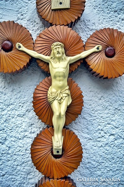 Antique, renaissance Jesus Christ on the cross with a 55 cm cross from the 1910s. Resurrection