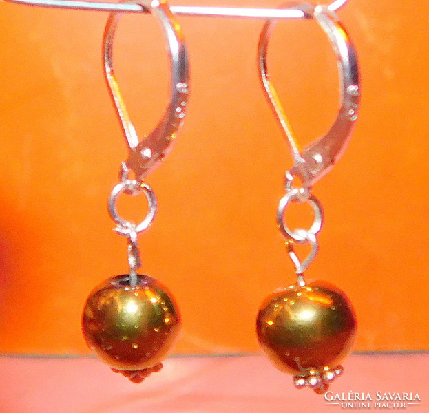 Gold shiny shell pearl pearl earrings