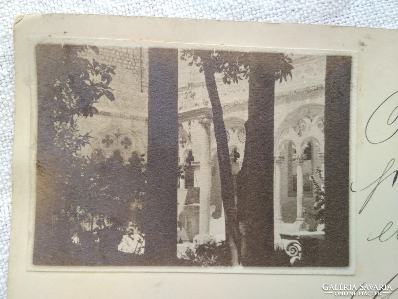 Régi kézzel készített fotólap/képeslap, belső kert, díszes épület