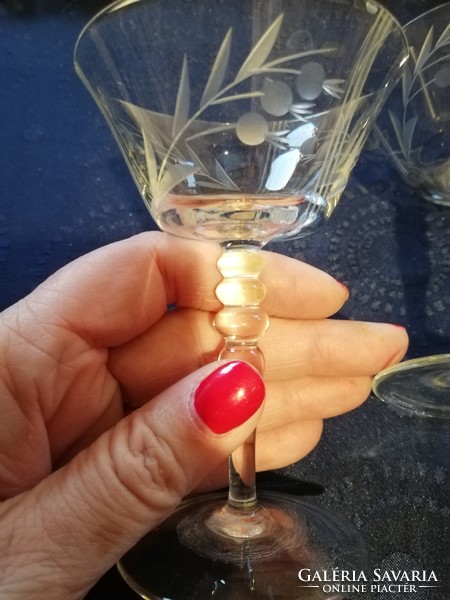Eladó régi gyönyörű metszett üveg rövid italos poharak 2db!