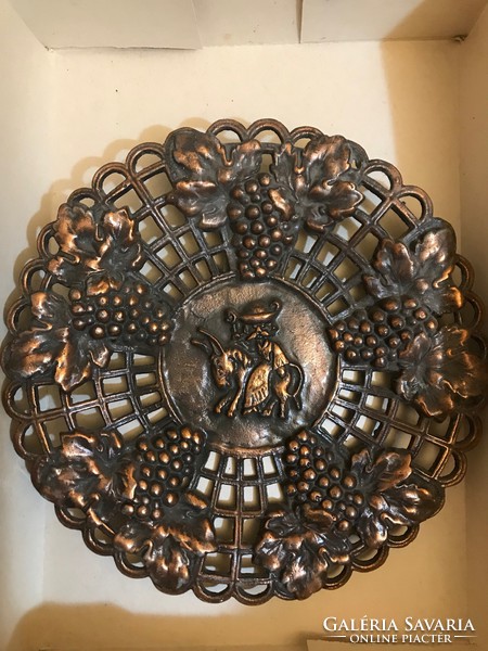 Openwork copper wall plate. Very nice grape pattern. 25 Cm in diameter