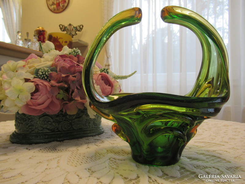 Wonderful gradient glass basket