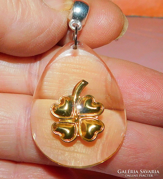 Big pendant with lucky clover glass drops