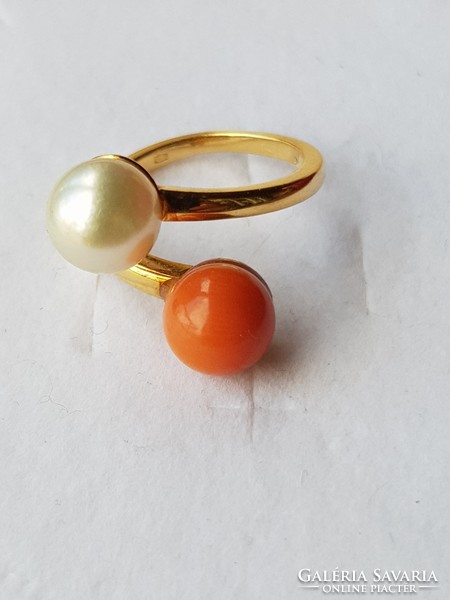 18 Kara gold ring with coral and pearls