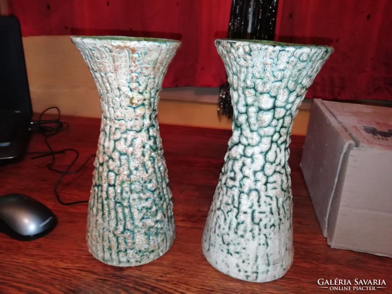 Iparművészeti zsugormázas kerámia vázák párban 25 cm magas