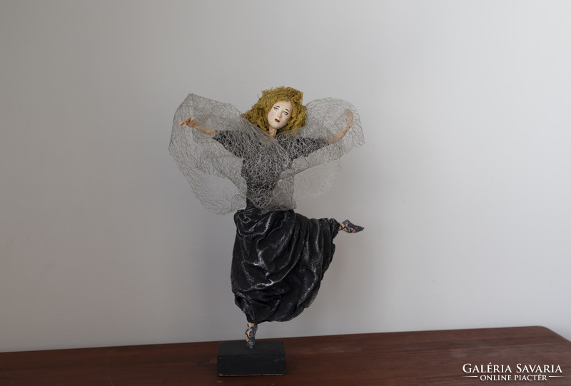 Elegáns balerina paverpol szobor
