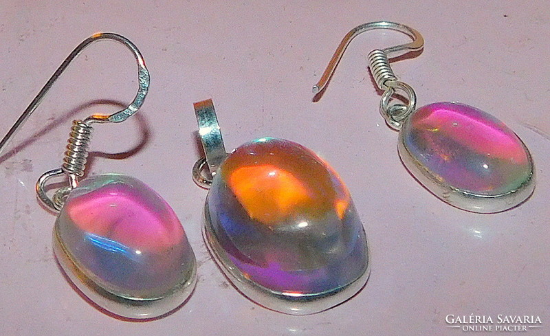 Opaque glass earrings and pendant set
