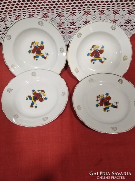 Clown kid with deep and flat plates