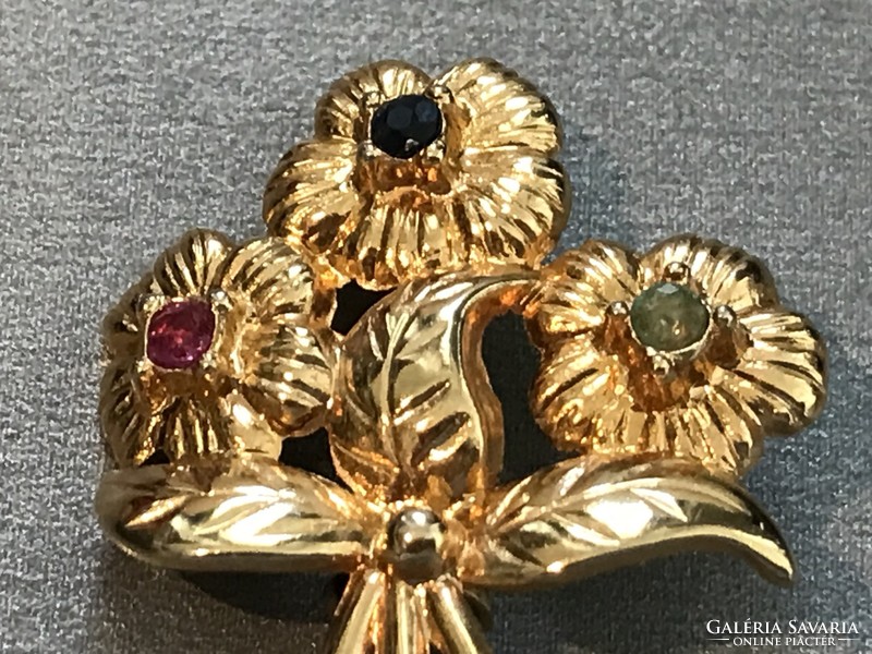 Gold-plated brooch with synthetic ruby, sapphire and emerald stone, 4 x 3 cm