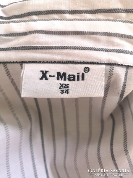 X-MAIL 34-es XS klasszikus, fekete-fehér csikos blúz