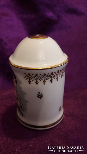 Porcelain spice shaker and salt shaker decorated with the portrait of Mária lujza (l2162)