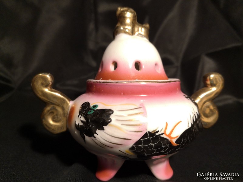 I got it down !!! Old Chinese porcelain hand-painted incense pot