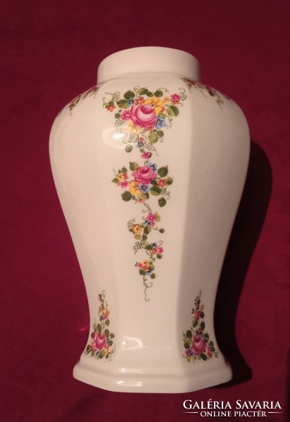 Lichte porcelán váza, 19 cm magas