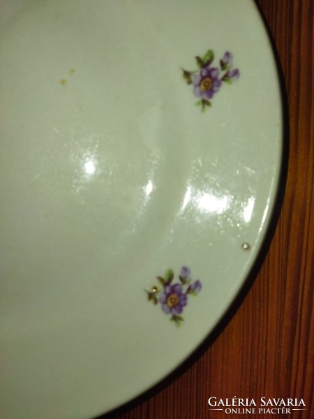 Small porcelain plate with small flowers
