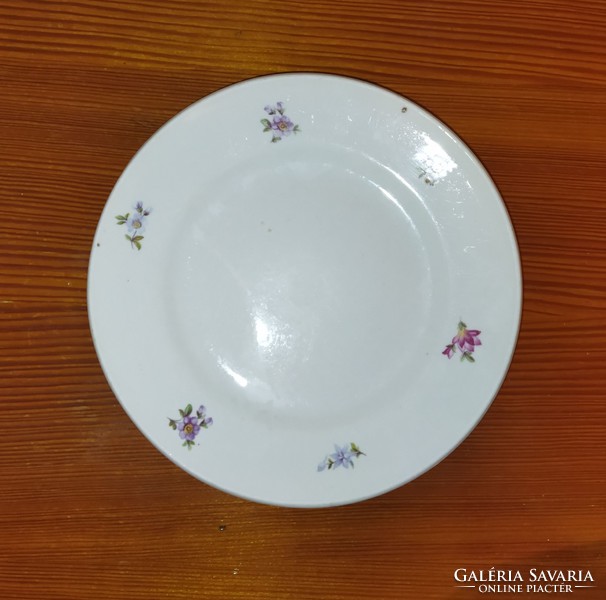 Small porcelain plate with small flowers