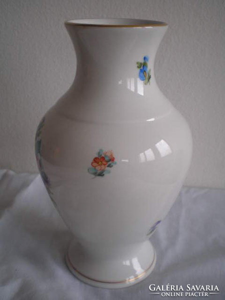 Herendi .Vase . With floral, tulip motifs. Height: 16 cm. Its width is 9 cm. Indicated