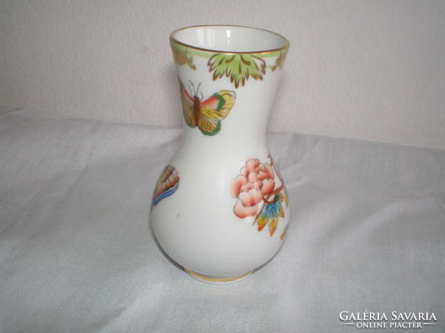 Herend Victorian patterned vase with butterfly motifs. Height: 9 cm, width 5 cm. Indicated