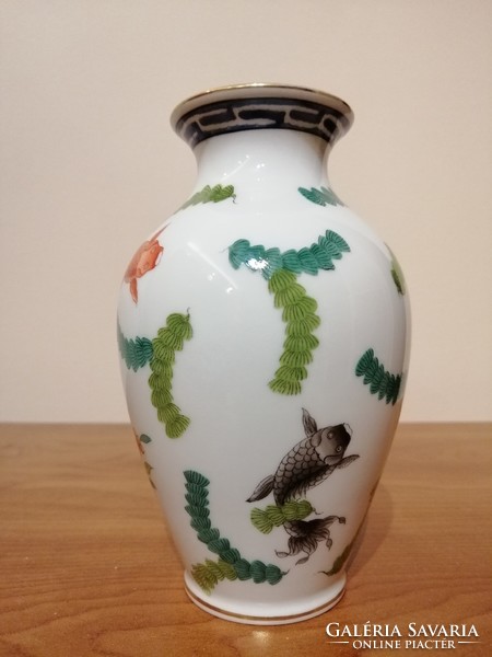 Oriental patterned vase with Herend poisson / poissons