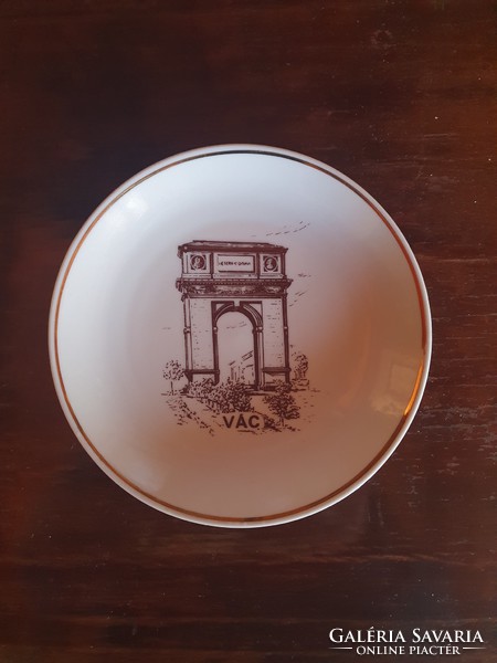 Hollóházi porcelán fali tányér, Vác Diadalív