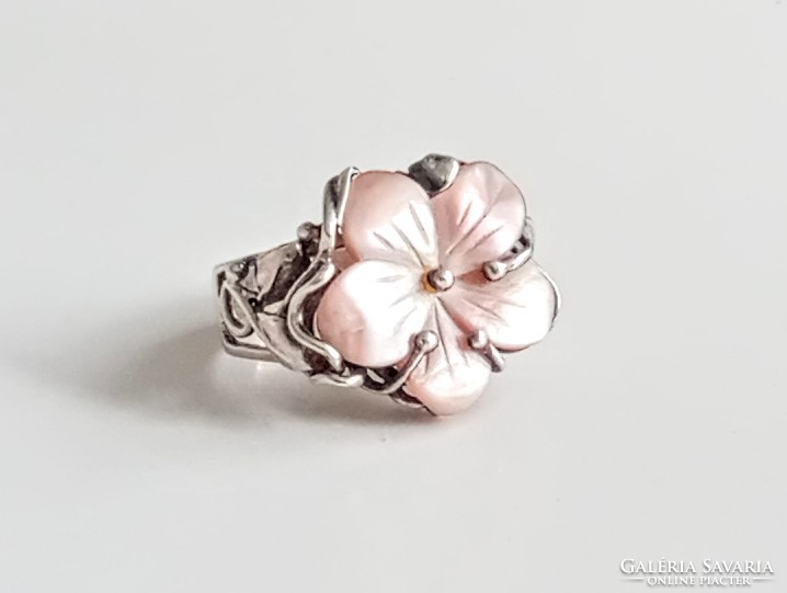 Craftsman silver ring with mother-of-pearl flower decoration 18mm