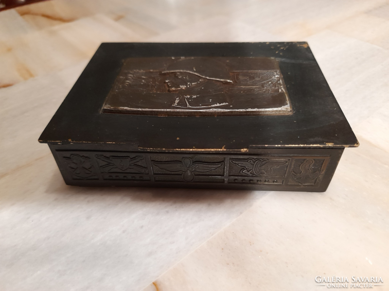 Retro gift box, cigarette box souvenir. For the armed service of the socialist home.