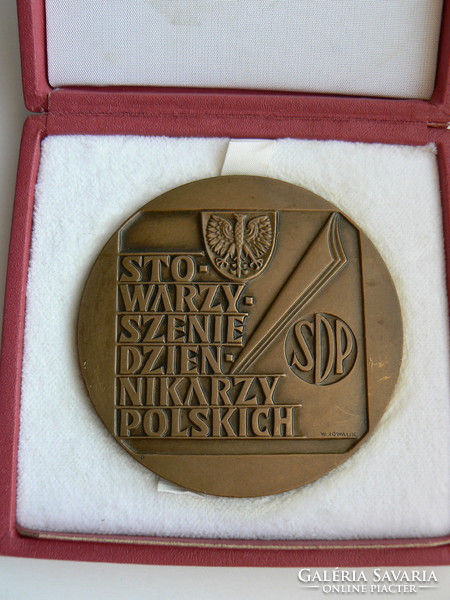 Marked (Association of Polish Journalists), medal, bronze sculpture in a gift box
