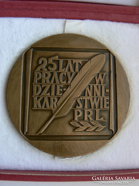 Marked (Association of Polish Journalists), medal, bronze sculpture in a gift box