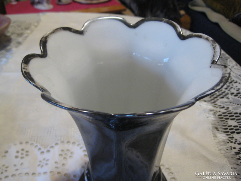 Bavaria. Hutschenreuter, silber......Patinad, silver-plated vase approx. 20 cm