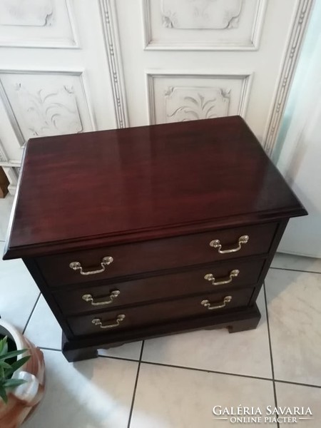 Beautiful 3 drawer wood small dresser / drexel heritage? /