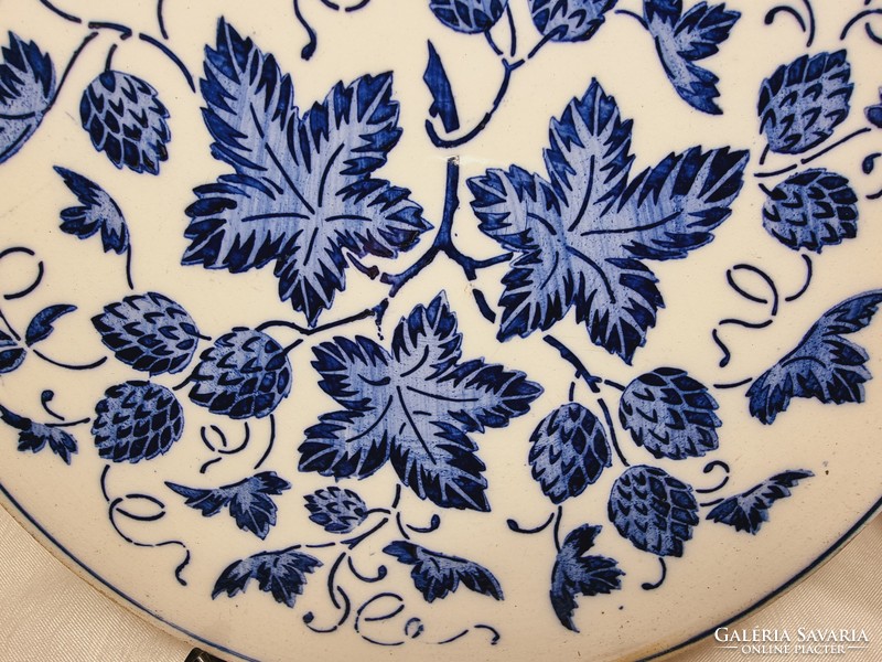 2 db AH Annaburg kékfestett szamócás porcelàn fali dísz 1885-ből.