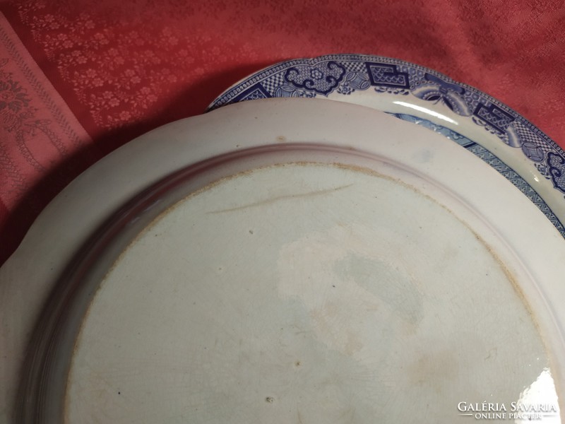 Large flat plate with antique butterfly pattern and pagoda porcelain