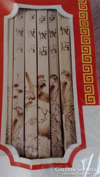 Bontatlan eredeti kínai  evőpálcika , 10 pár faragott  fa , Peking Hotel China  felírattal