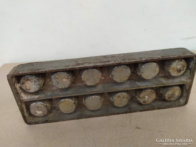 Antique chocolate chocolate candy metal mold confectioner candy maker 5036