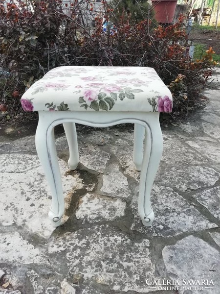 Neo-baroque seat with English rose upholstery