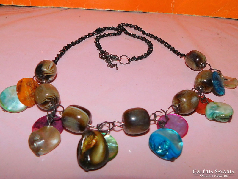 Fresh spring agate-colored pearl shells with black rhodium necklace