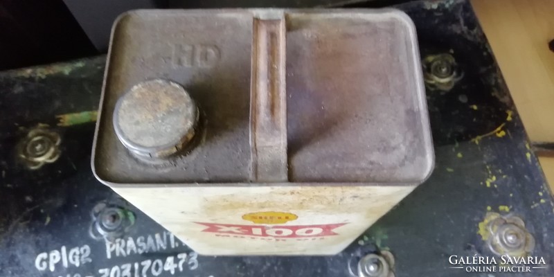 Engine oil can, old shell oil can, decoration for collectors