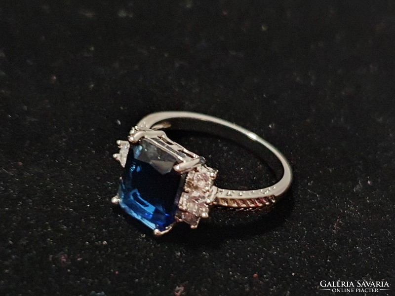 Blue zirconia silver ring size 8! 4Karat!