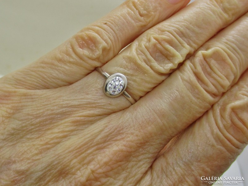 Gyönyörű art deco formájú fehér  köves  ezüstgyűrű