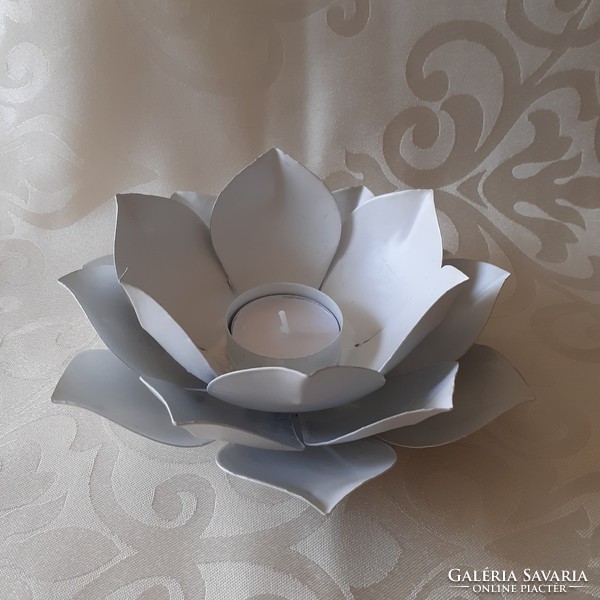 White lotus metal candle holder