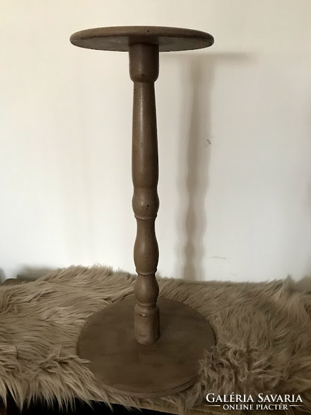 Wooden pedestal with flower holder